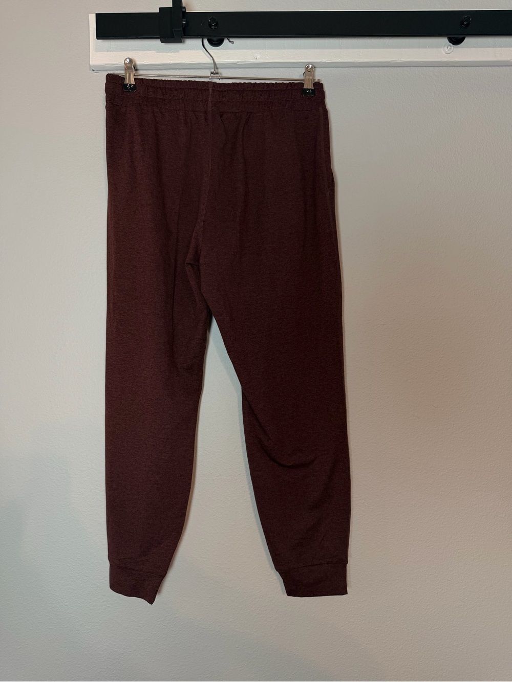 Vuori Women's Performance Jogger Pants Small Burgundy Red Cropped - Picture 8 of 11